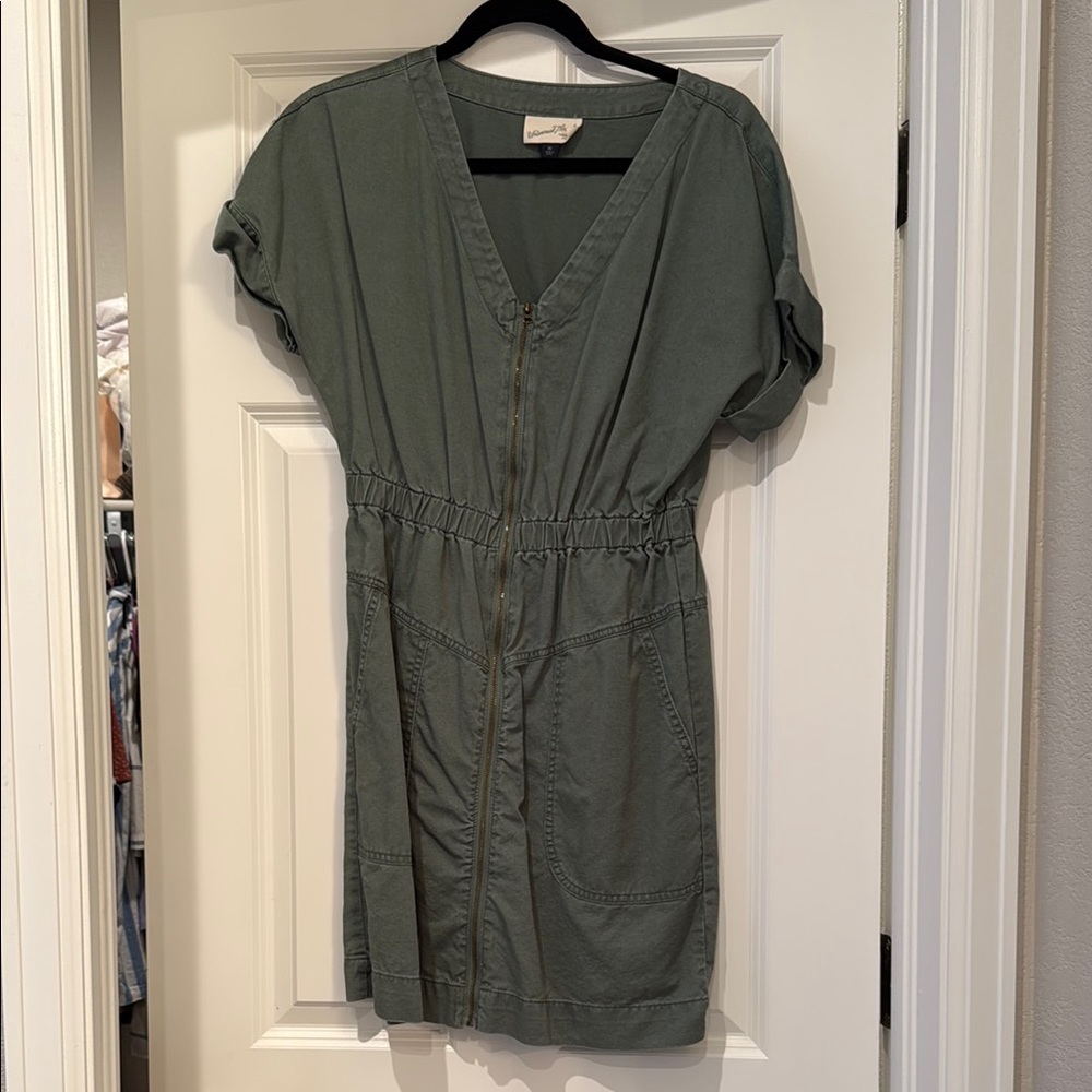 Universal Threads Dress